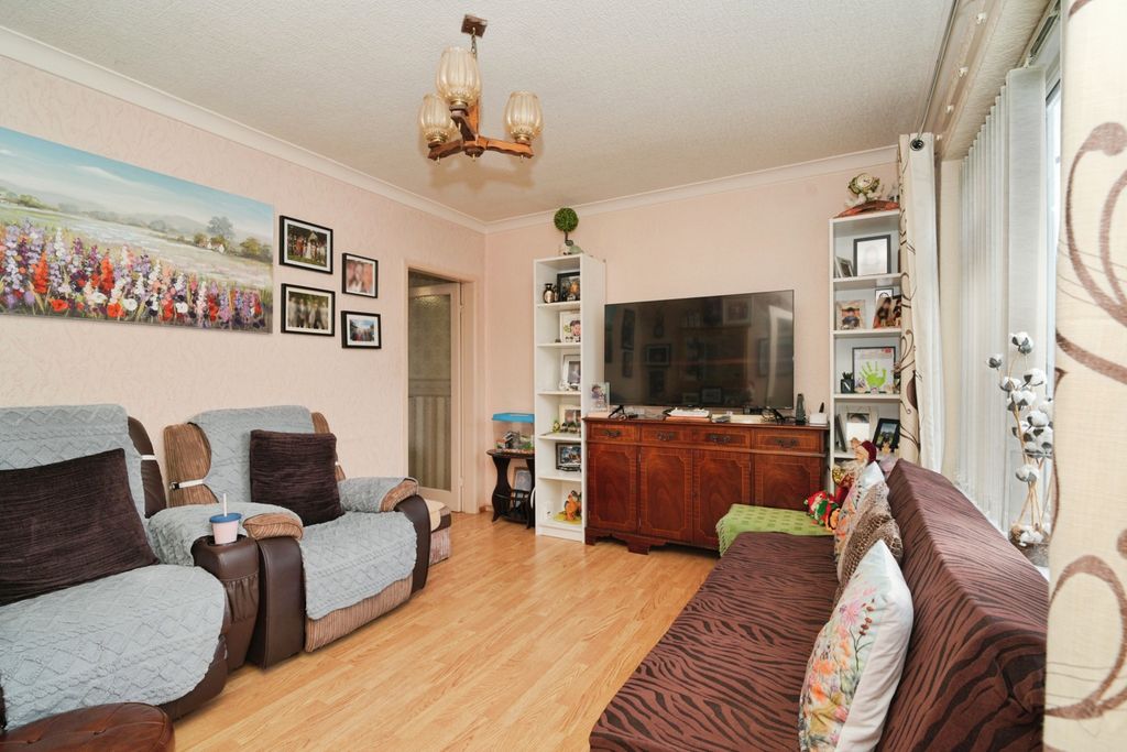 Property photo 3 of 20 Dsc08109