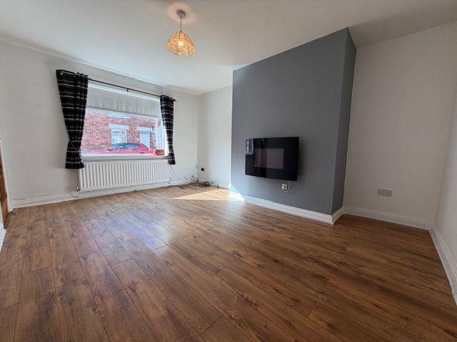 Property photo 3 of 10 Photograph 3