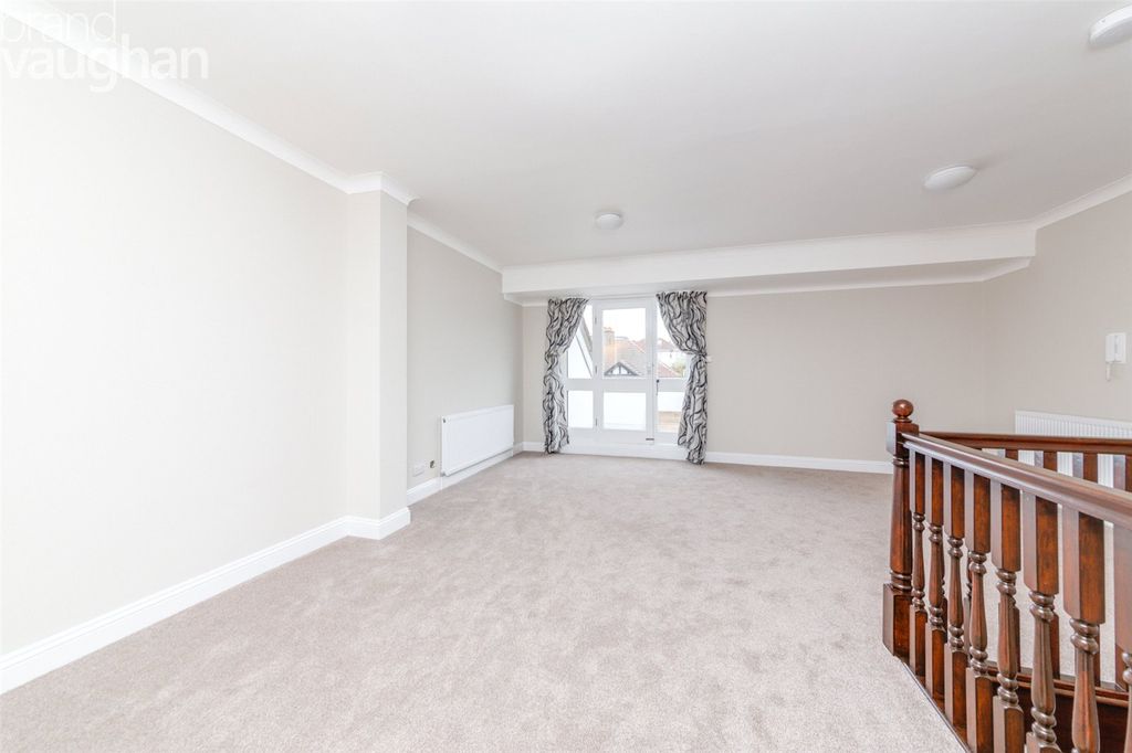 Property photo 3 of 10 Living Room