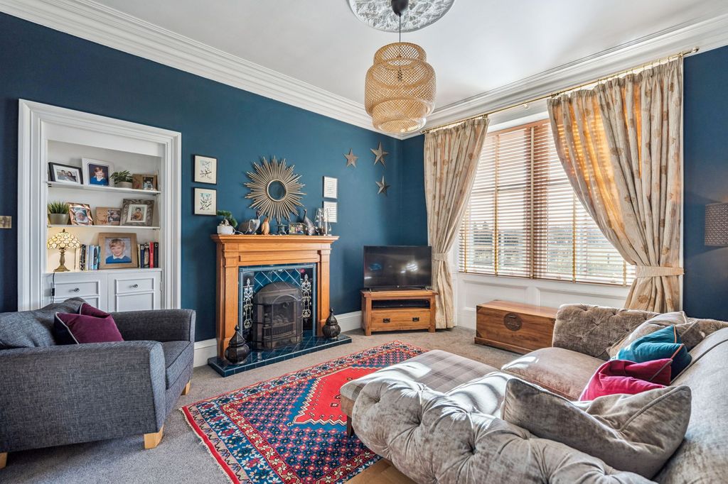 Property photo 3 of 31