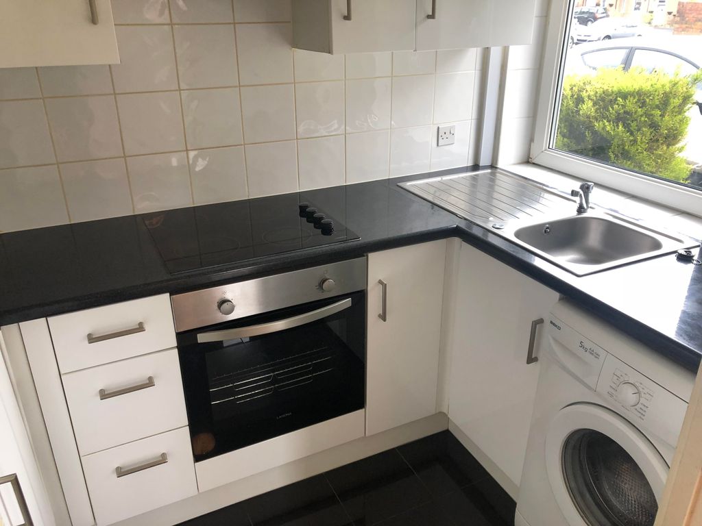 Property photo 2 of 6 Kitchen