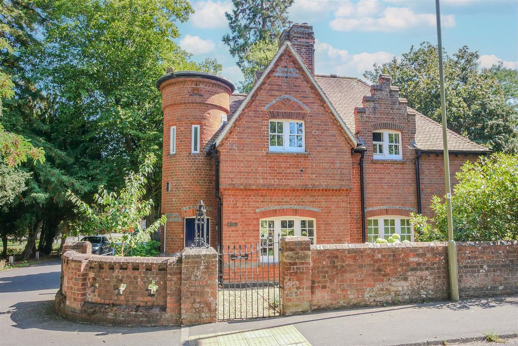 Property photo 1 of 17 Approach