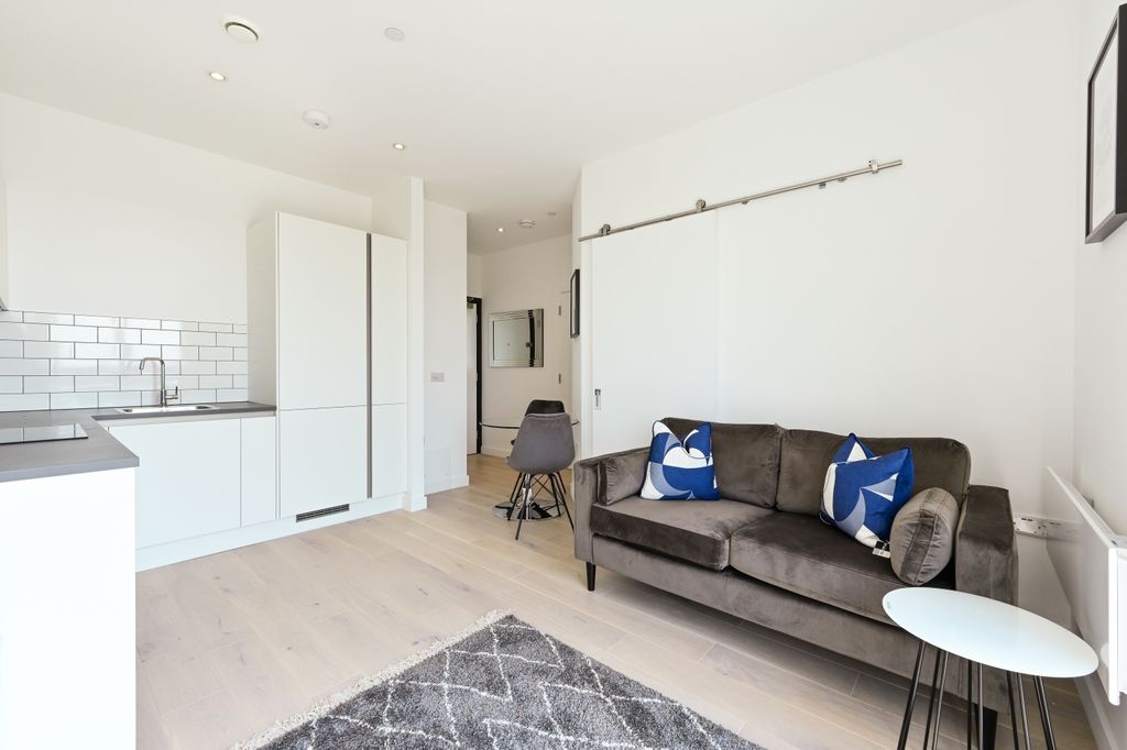 Property photo 3 of 11 Living