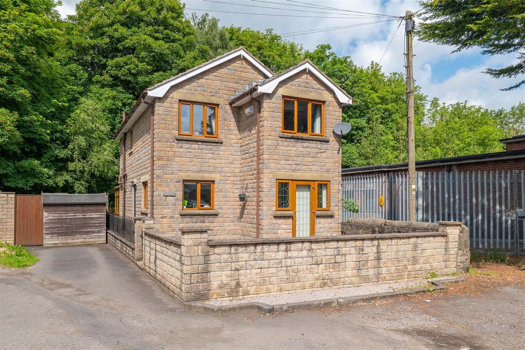 Property photo 1 of 18 Front External