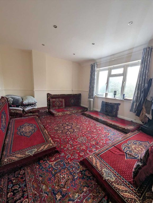 Property photo 2 of 6 Lounge