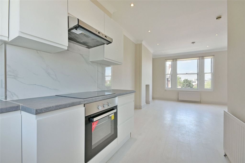 Property photo 2 of 18 Picture No. 33