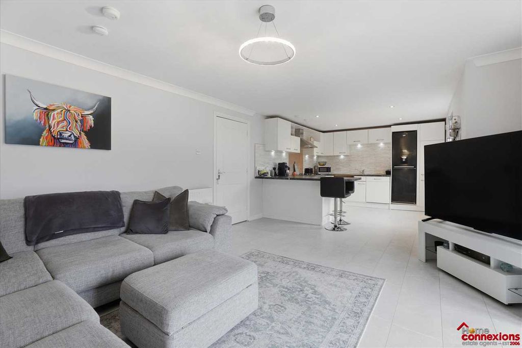 Property photo 2 of 21 Open Plan Lounge & Breakfasting Kitchen (1)