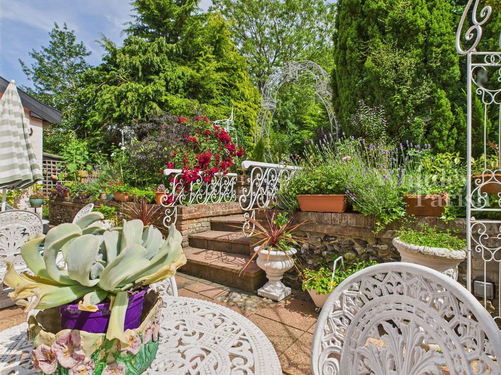 Property photo 3 of 46