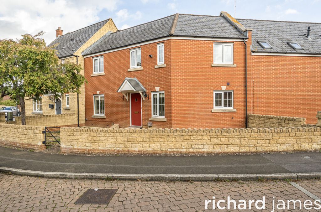 Property photo 1 of 12 A3827B319E53478Dbc0648cd58190670