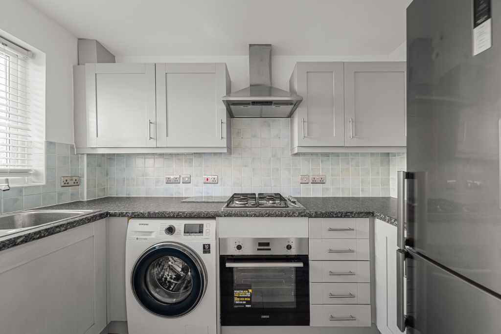 Property photo 2 of 17 4642642