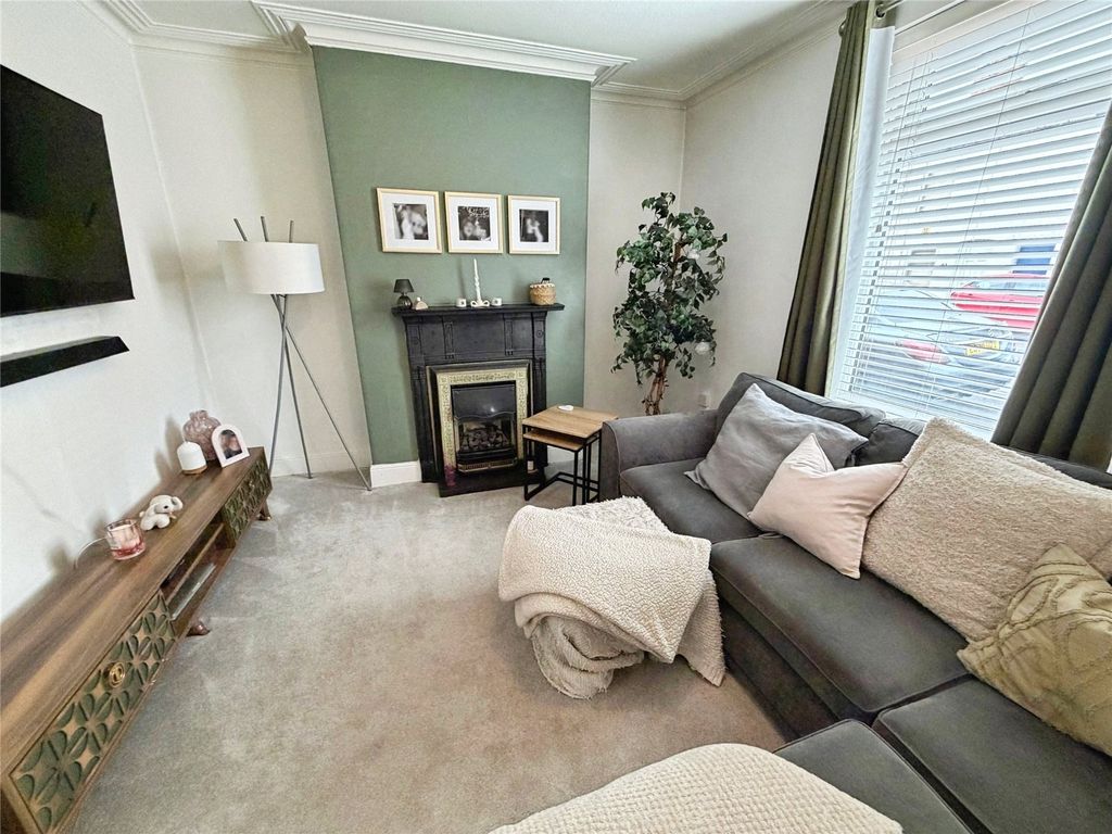 Property photo 3 of 14 Lounge