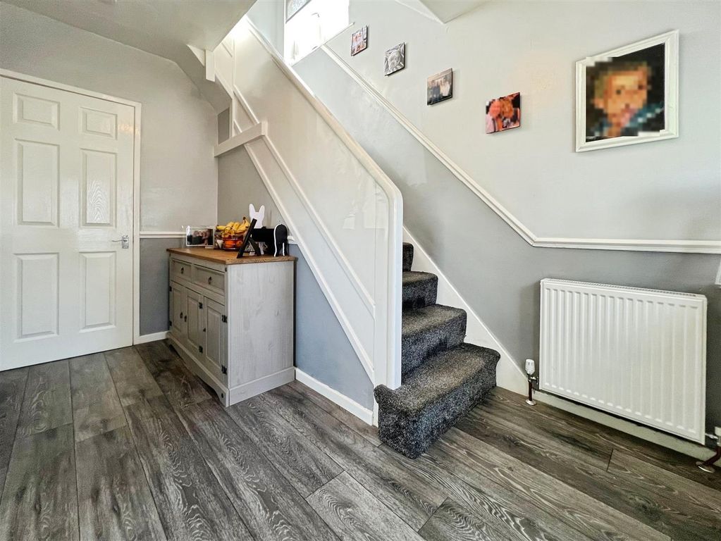 Property photo 2 of 27 Entrance Hall