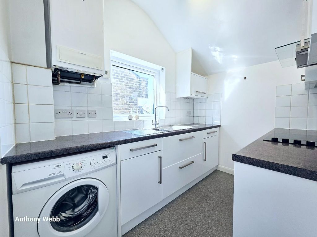 Property photo 2 of 12 Kitchen