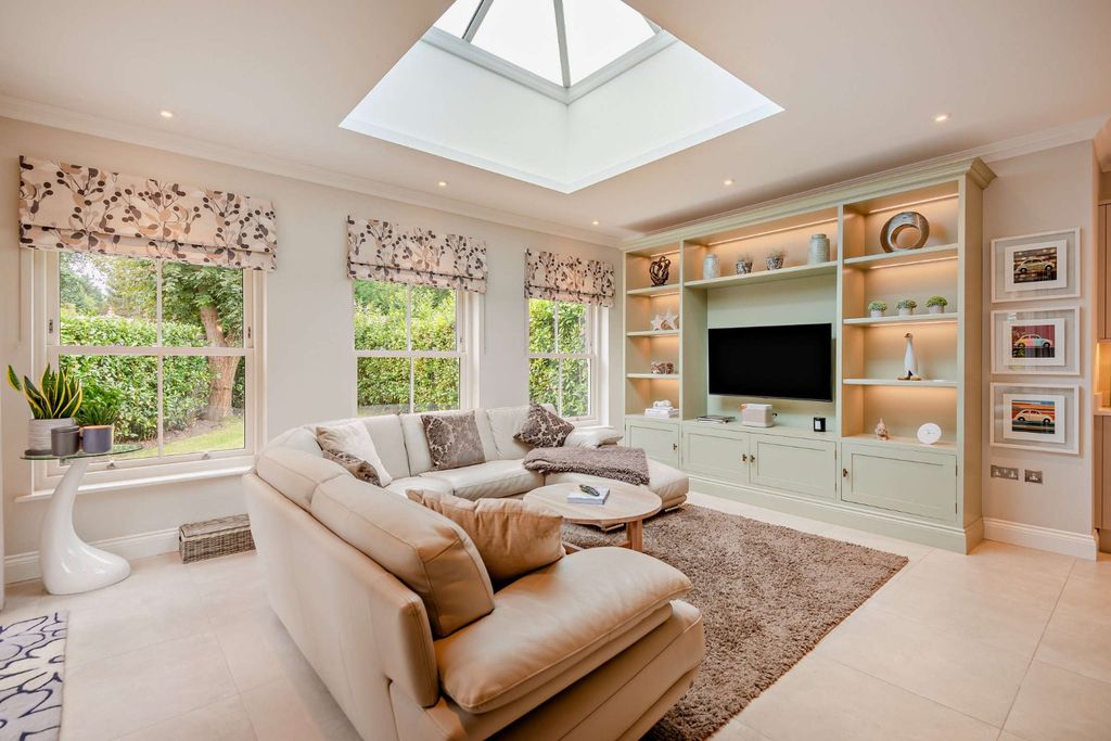 Property photo 2 of 15 Family Area