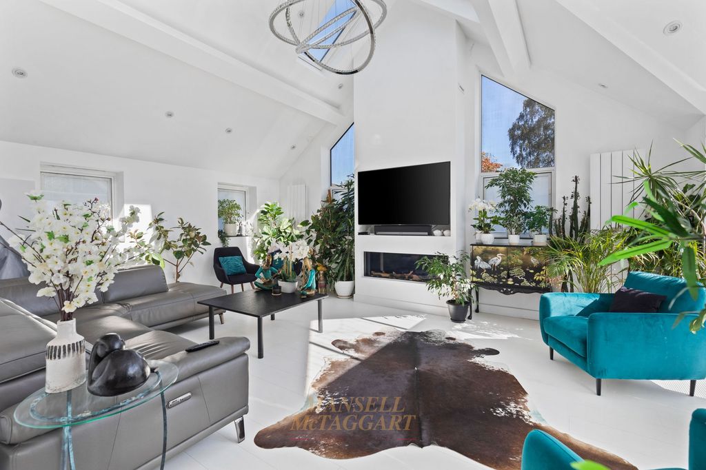 Property photo 3 of 40