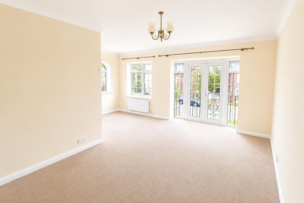 Property photo 3 of 9