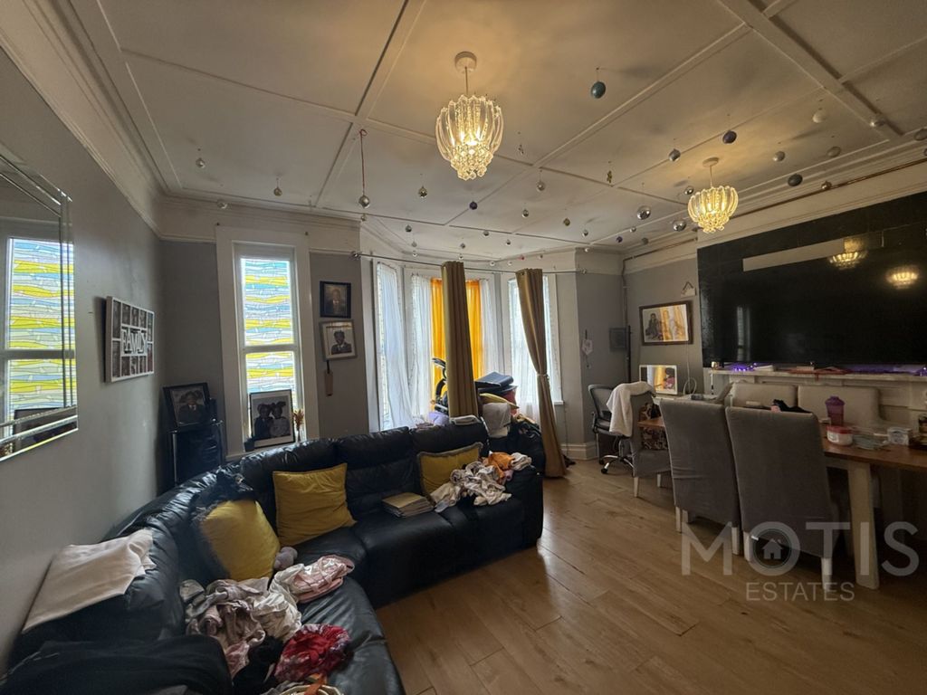 Property photo 3 of 7 Photo 6