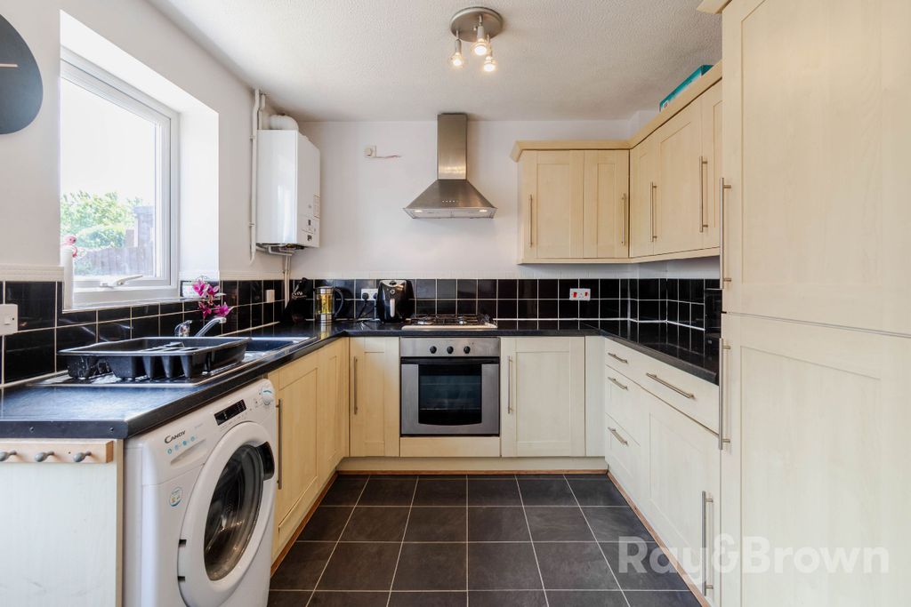Property photo 3 of 33