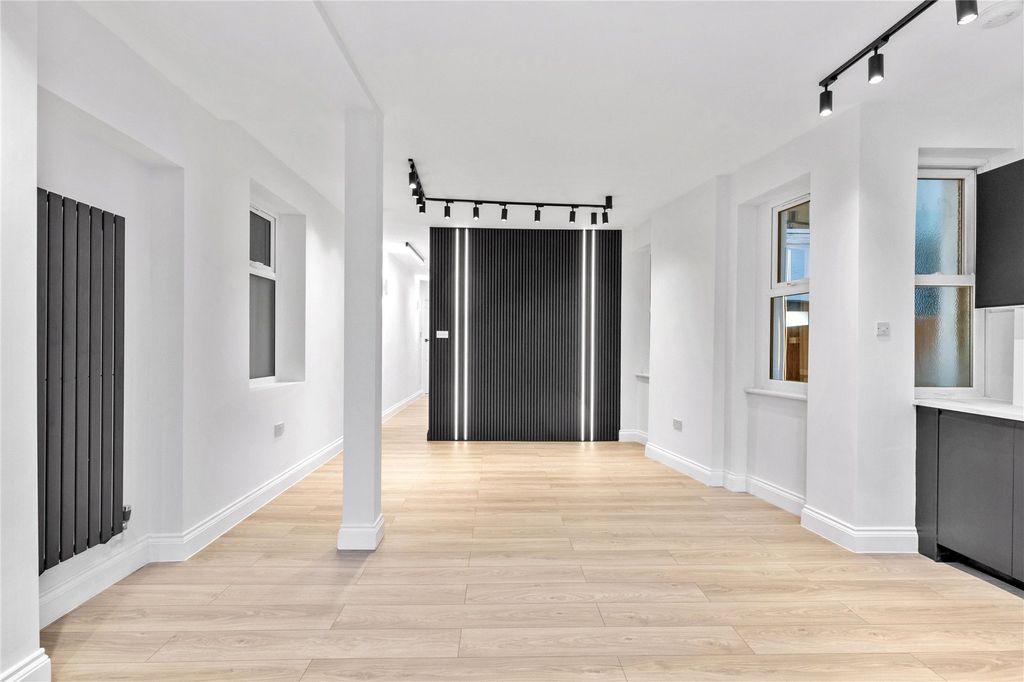 Property photo 3 of 39 Picture No. 31