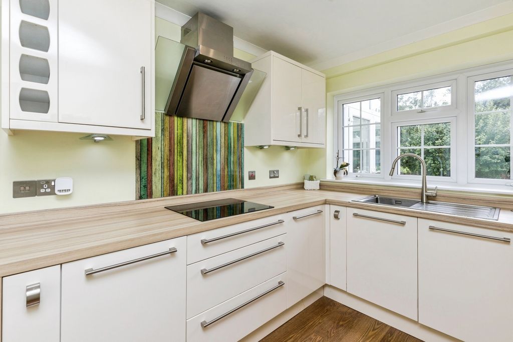 Property photo 2 of 19 Pbox-Img.Jpg