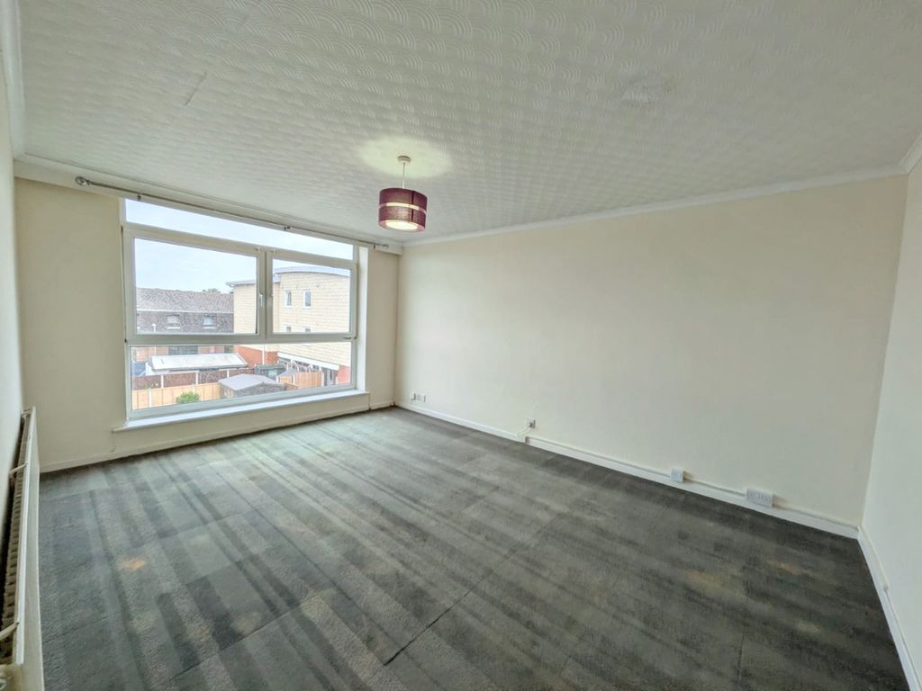 Property photo 3 of 10 5174765