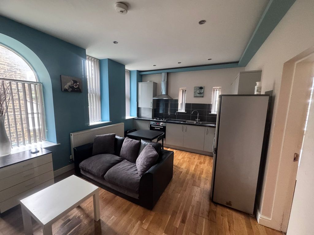 Property photo 1 of 7 Photo 3