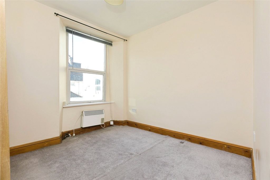 Property photo 3 of 17 Bedroom