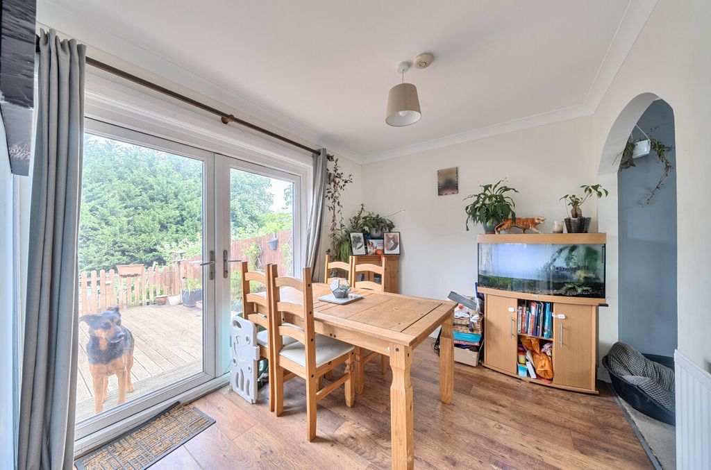 Property photo 3 of 13 1466649-13-6A19c0...