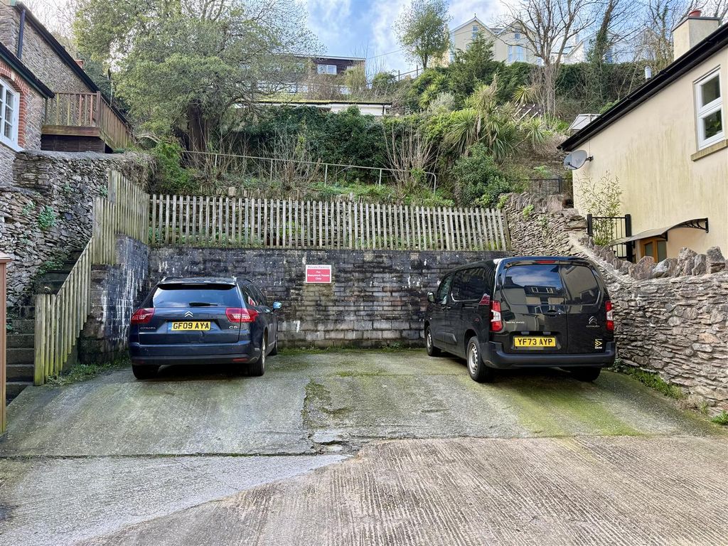 Property photo 3 of 14 Parking Space.Jpg