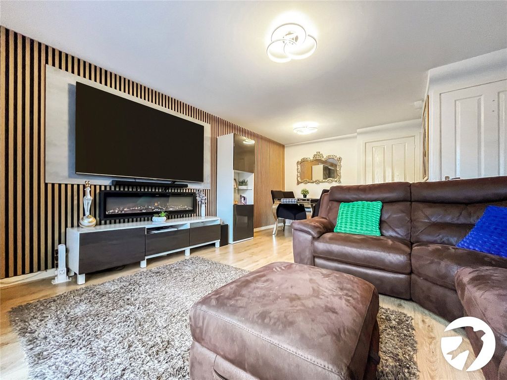 Property photo 3 of 19 Picture No. 18