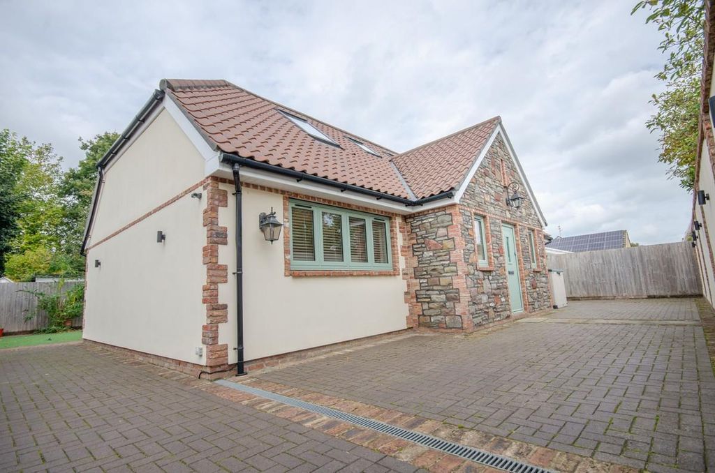 Property photo 1 of 26 Front Main.Jpg