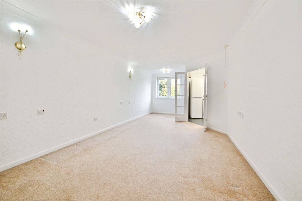 Property photo 2 of 11 Lounge