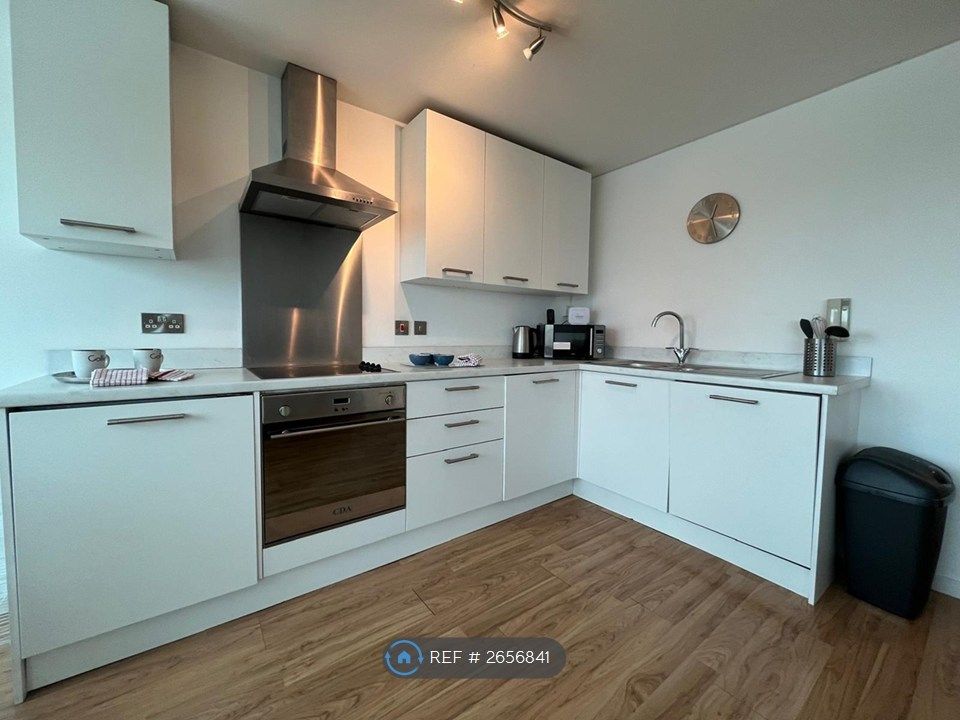 Property photo 3 of 16 Kitchen