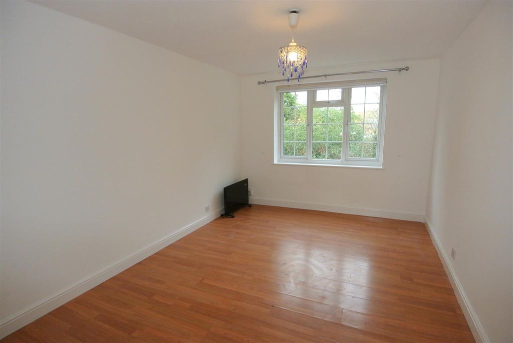 Property photo 3 of 9 Bedroom 1.Jpg