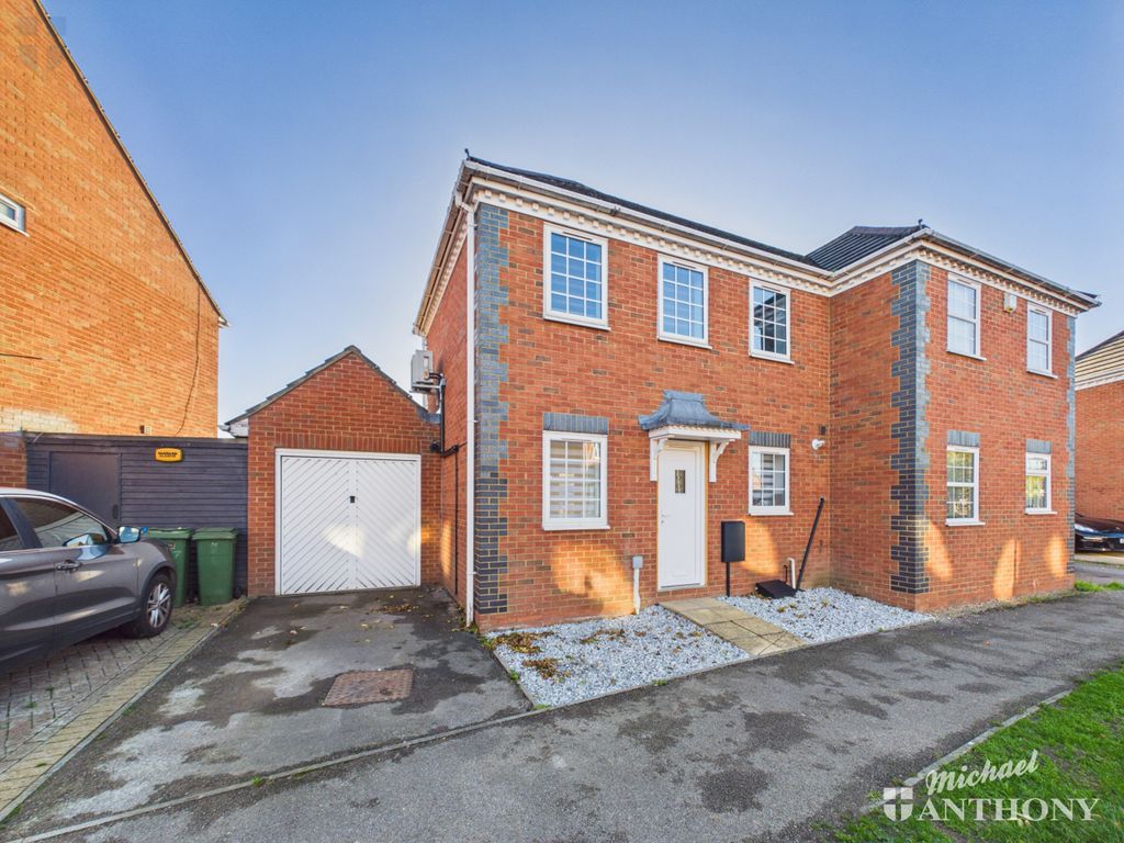 Property photo 1 of 10 Cam03852G0-Pr0829-Still012