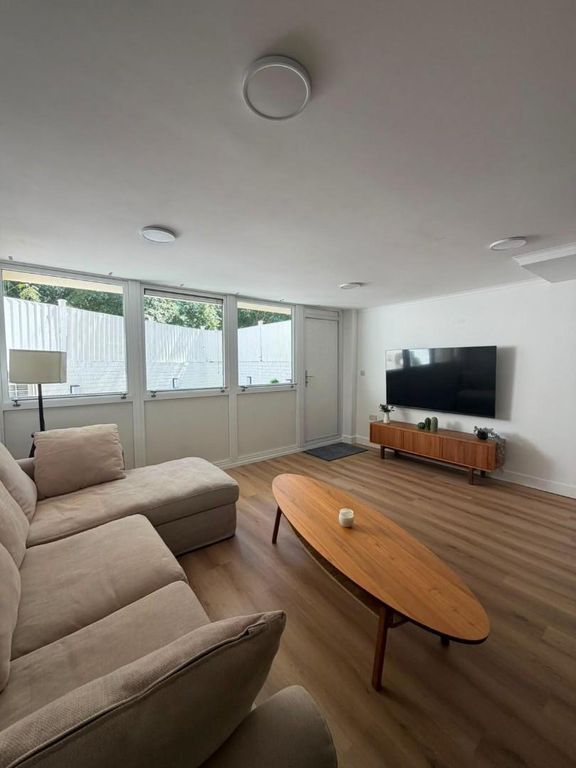 Property photo 2 of 11 Living.Jpg