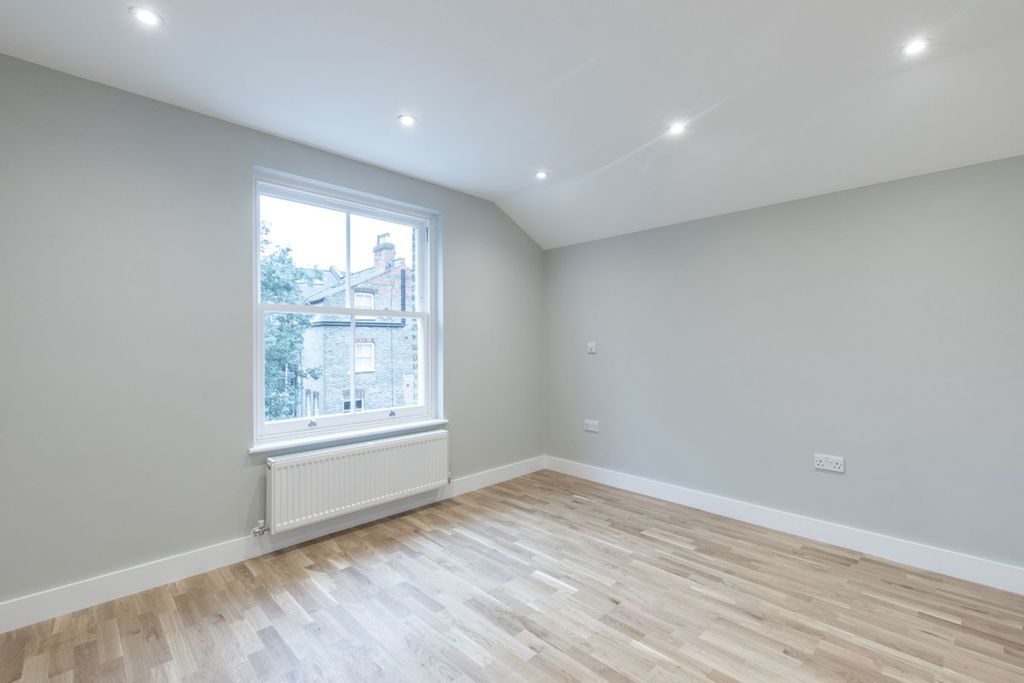 Property photo 3 of 10 Living_Room