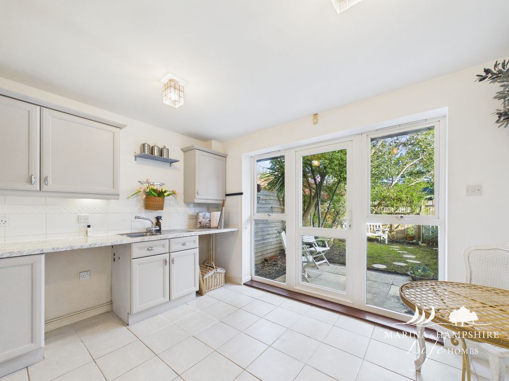 Property photo 2 of 32 Cam03915G0-Pr0039-Still006