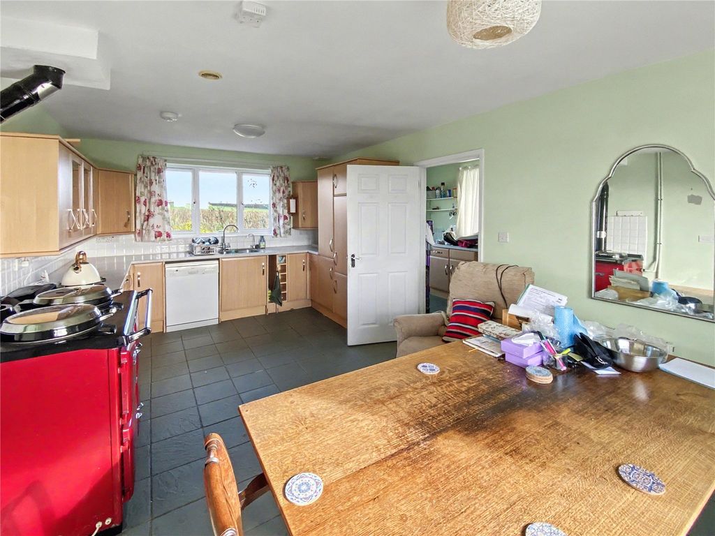 Property photo 2 of 10 Kitchen/Breakfast Rm