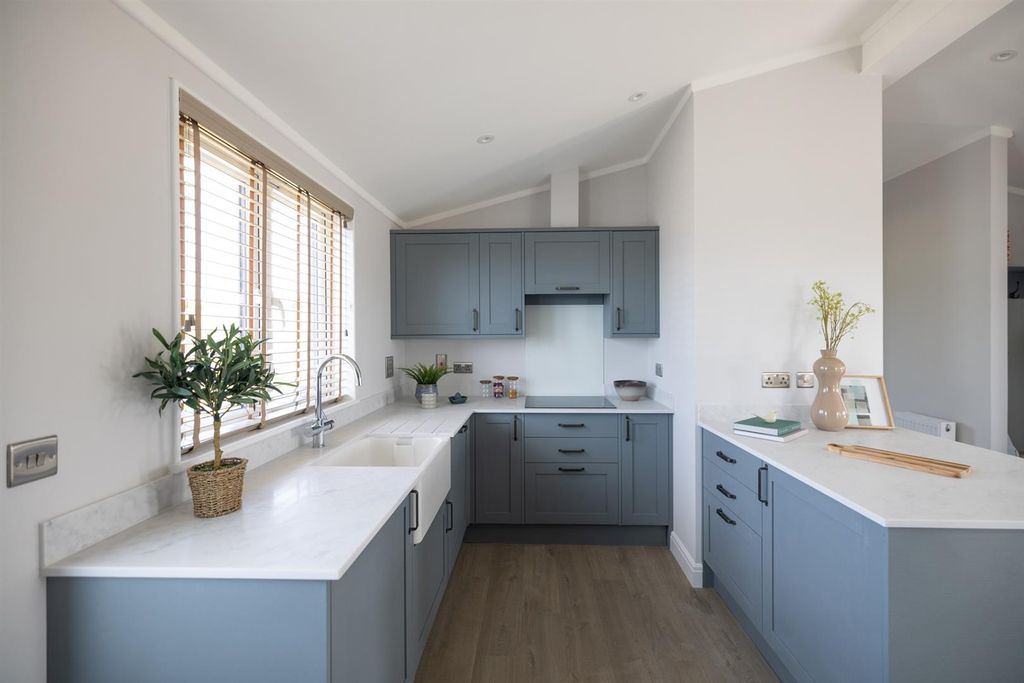 Property photo 2 of 11 Kit2.Jpg