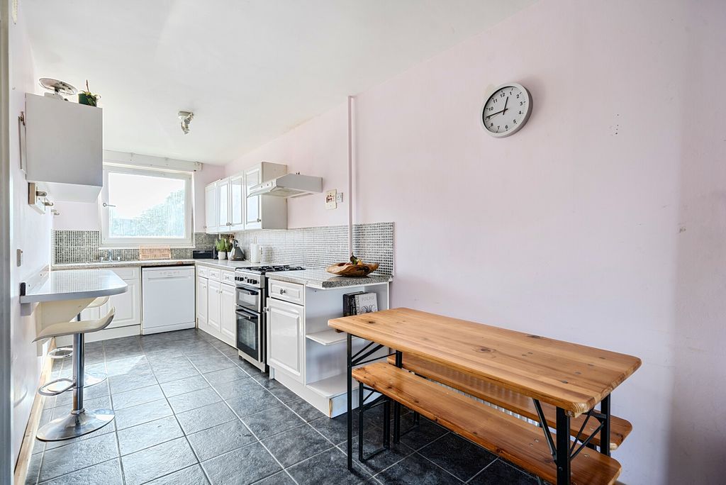 Property photo 3 of 10 1349961-15-68c2Bc...