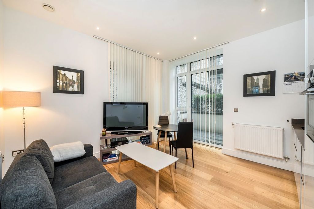 Property photo 2 of 8