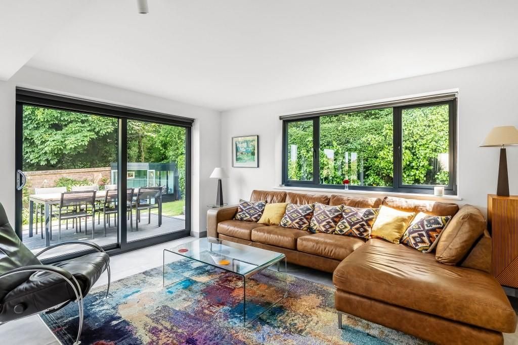 Property photo 3 of 22 15-High-Meadow-Close-17.Jpg