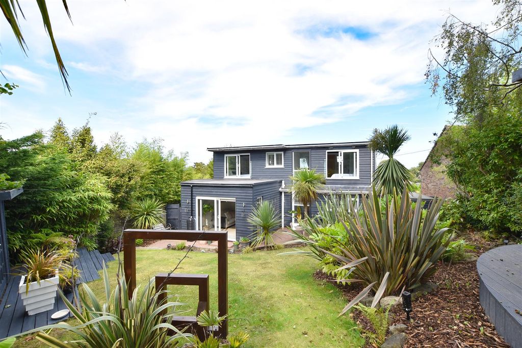 Property photo 1 of 28