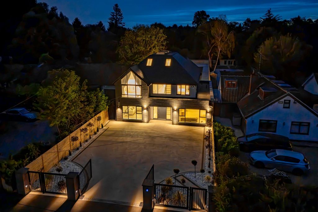 Property photo 1 of 30 Dusk