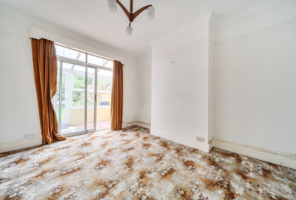 Property photo 3 of 16 Dining Room