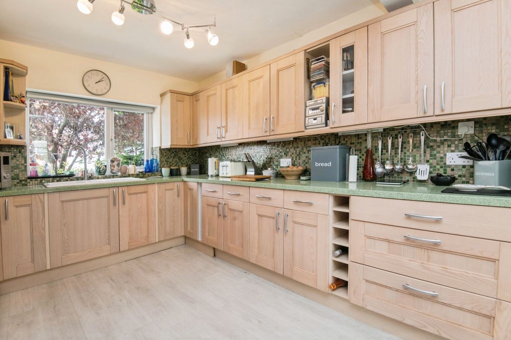 Property photo 3 of 20