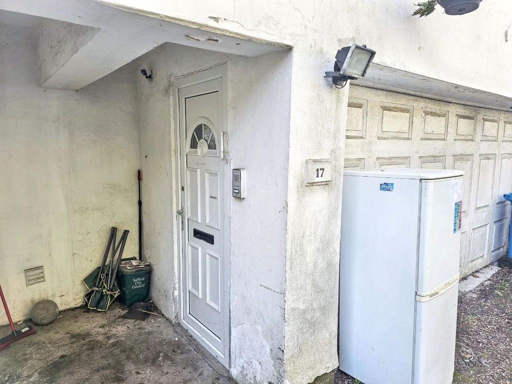 Property photo 2 of 31