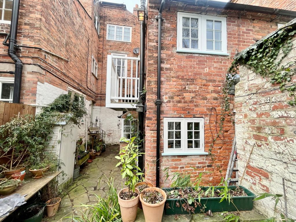 Property photo 3 of 35