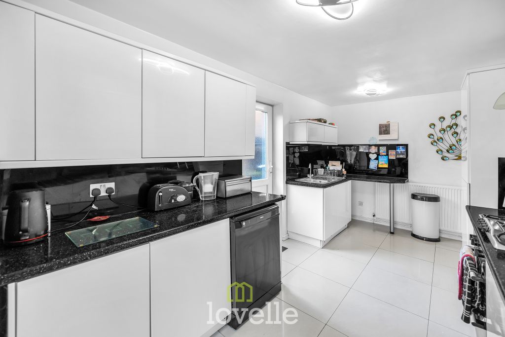 Property photo 3 of 27